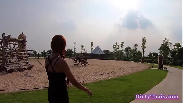 Novi videoposnetki Lucky Guy Enjoys Indoor And Outdoor Fun With Thai Cherry energije