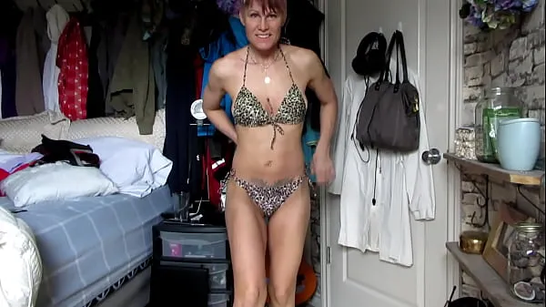 مقاطع فيديو جديدة للطاقة Petit Ariel Glide tries on sexy hot Bikinis and loves to hear what you like