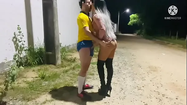 Nowe filmy FOOTBALL PLAYER FUCKING A CUZINHO IN THE MIDDLE OF THE STREET energii