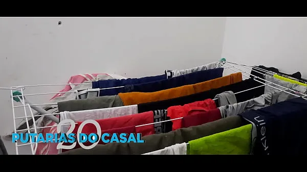 新しいPutting the underwear and panties on the clotheslineエネルギービデオ