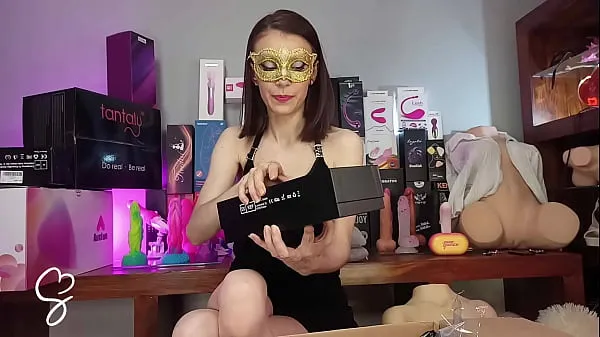 새로운 Sarah Sue Unboxing Mysterious Box of Sex Toys 에너지 동영상
