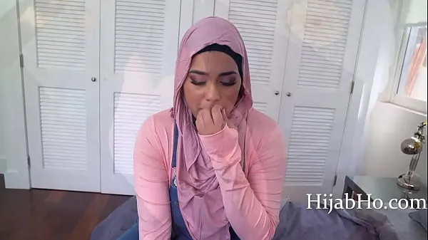 Nová Fooling Around With A Virgin Arabic Girl In Hijab energetika Videa