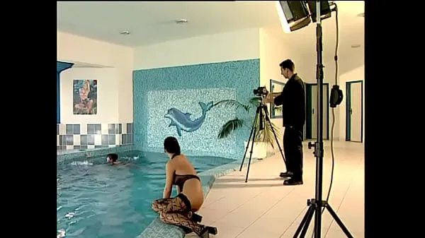 Ny Kathy and Dorothy Have Sex with Nick in the Warm Waters of the Spa energi videoer