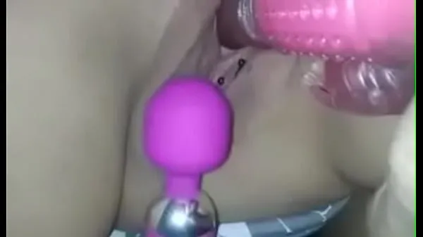Novi videoposnetki Showing my new earrings in my vagina energije