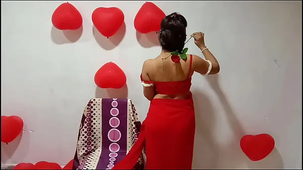 नई Best Horny Bhabhi From Indian Origin In Red Sari Celebrating Anniversary Showing Big Desi Boobs ऊर्जा वीडियो