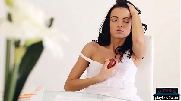 नई Czech MILF babe Sapphira A gives a sensual striptease for Playboy ऊर्जा वीडियो