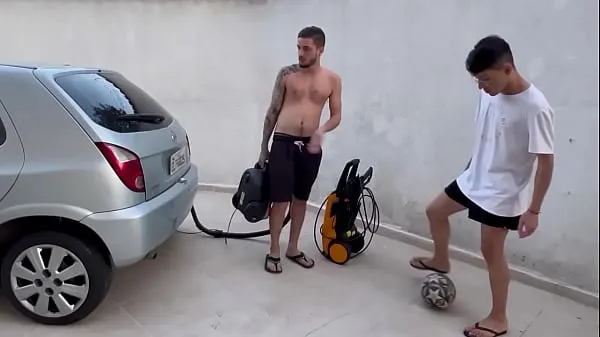 نئی Came Home And Asked For His Help To Wash The Car توانائی کی ویڈیوز