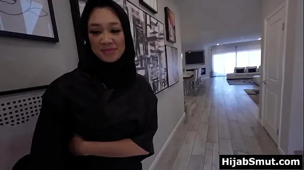 Nuovi video sull'energia Ragazza musulmana in hijab chiede una lezione di sesso
