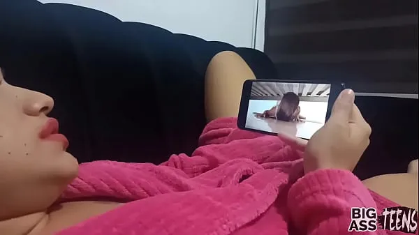 Ny With my stepsister, Stepsister takes advantage of her hot milf stepbrother watches porn and goes to her brother's room to look for cock in her big ass energi videoer