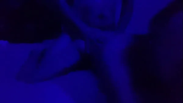 नई Fucking rich in the blue room ऊर्जा वीडियो
