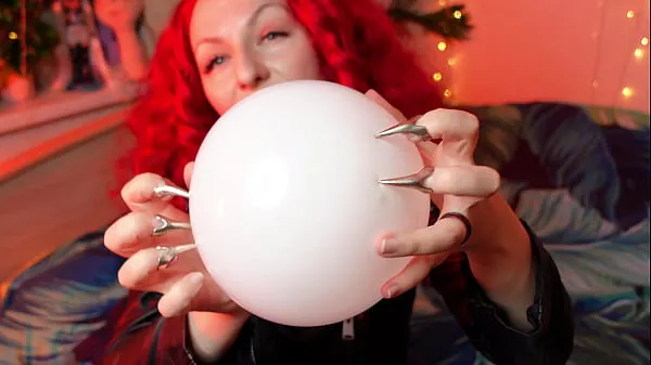 새로운 MILF blowing up inflates an air balloons 에너지 동영상