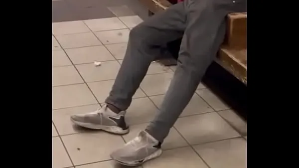 Nya Homeless at subway energivideor