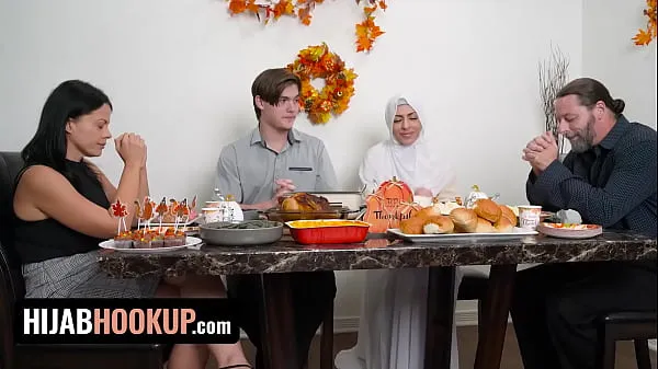 Yeni Muslim Babe Audrey Royal Celebrates Thanksgiving With Passionate Fuck On The Table - Hijab Hookup enerji Videoları