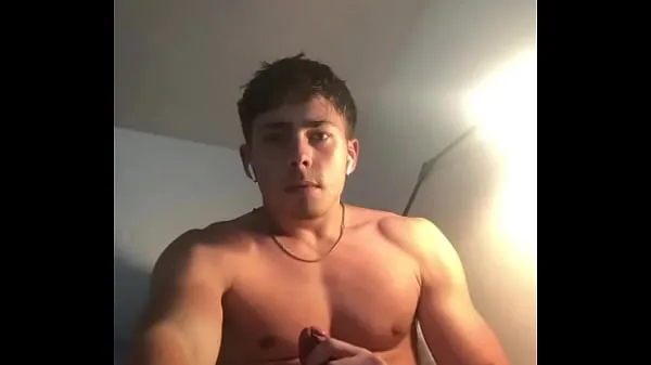 Video tenaga Hot fit guy jerking off his big cock baharu