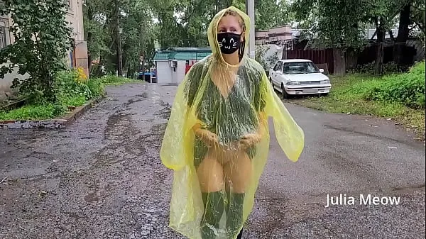 New Teen in yellow raincoat flashes pussy outdoors in the rain energy Videos