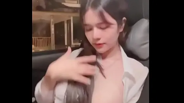 Nya Pim sucks cock and gets fucked in the car energivideor