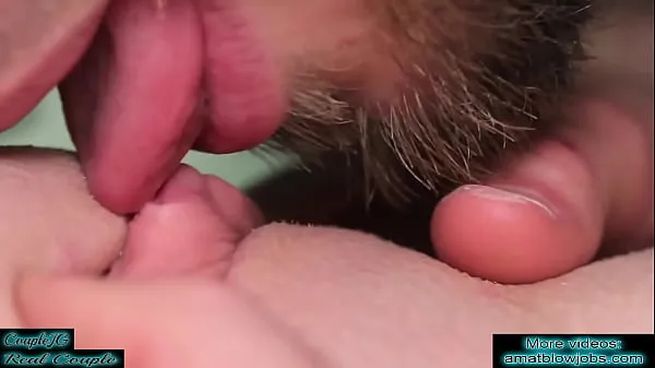 Yeni PUSSY LICKING. Close up clit licking, pussy fingering and real female orgasm. Loud moaning orgasm enerji Videoları