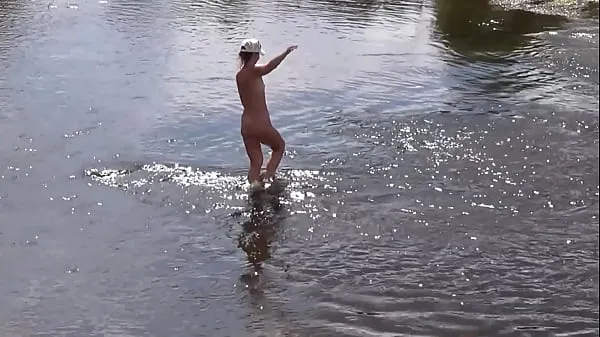 새로운 Russian Mature Woman - Nude Bathing 에너지 동영상