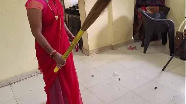 Novi videoposnetki Desi Bhabhi fucks with her boss while sweeping energije