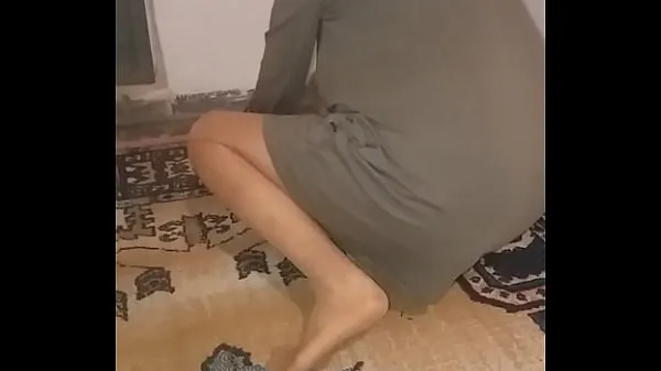 Nya Mature Turkish woman wipes carpet with sexy tulle socks energivideor