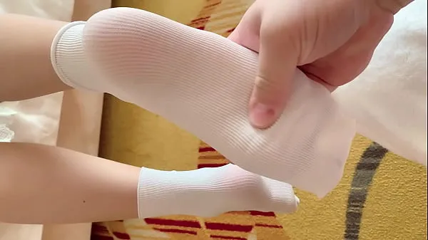 नई The beauty of the country style wears white socks. At the end, I take the initiative to open the pussy and still let me pump it. Watch the end of the video to make an appointment ऊर्जा वीडियो