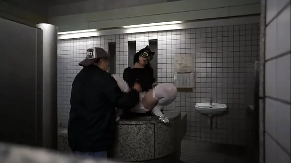 Neue Japanese transvestite Ayumi handjob public toilet 002Energievideos