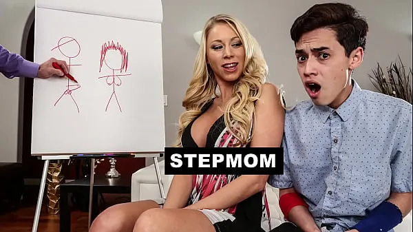 新Stepmom Katie Morgan Helps Juan El Caballo Loco Lose His Virginity能源视频