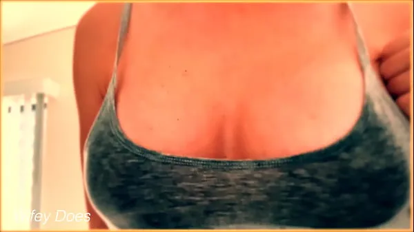 مقاطع فيديو جديدة للطاقة Wife braless wet shirt with big tits