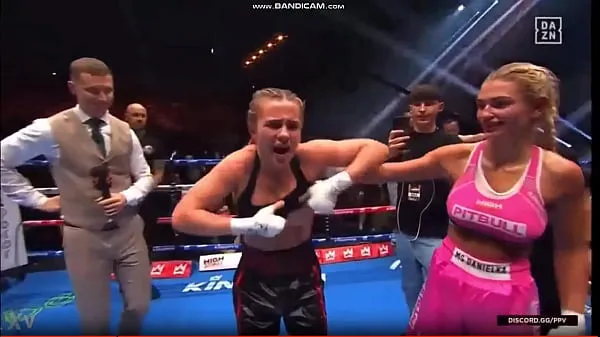 Nieuwe Uncensored Daniella Hemsley Flashing after boxing Win energievideo's