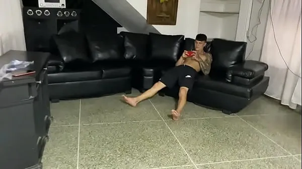 Nové videá o My step uncle is young and handsome, he makes me horny and I put his cock in my mouth while he is on his phone energii