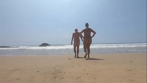 مقاطع فيديو جديدة للطاقة At nudist beach