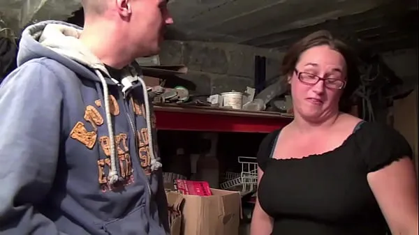 New HOLLYBOULE - Florence a bbw does a gang bang with amateurs in a cellar energy Videos