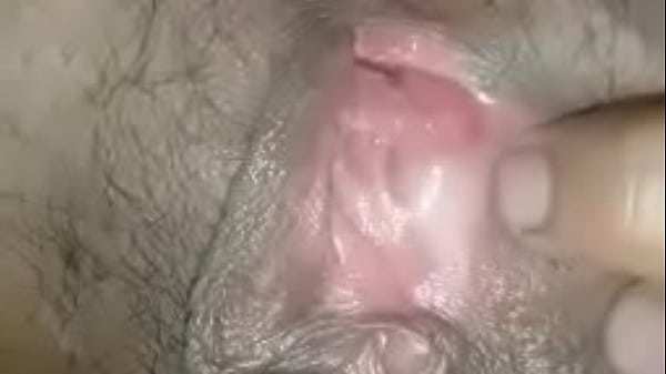 Ny Spreading the big girl's pussy, stuffing the cock in her pussy, it's very exciting, fucking her clit until the cum fills her pussy hole, her moaning makes her extremely aroused energi videoer
