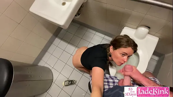 مقاطع فيديو جديدة للطاقة Real amateur couple fuck in public bathroom