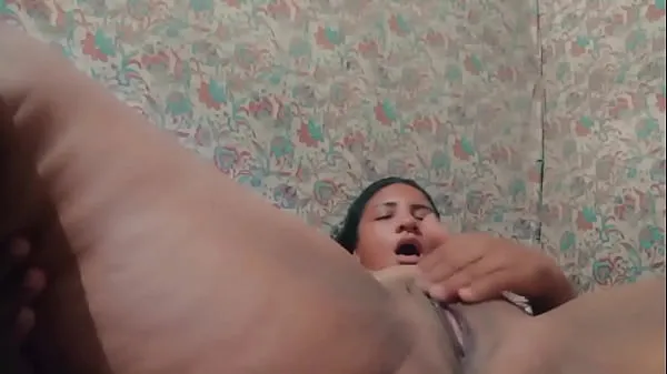 Video tenaga She was left alone at home and I took the opportunity to masturbate and show off for the camera baharu
