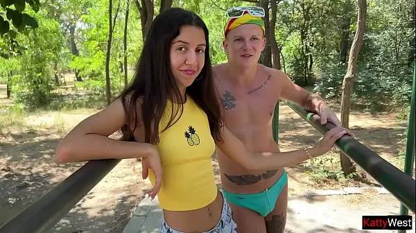 Nové videá o Public Pickup - Offered a guy a threesome with his wife energii