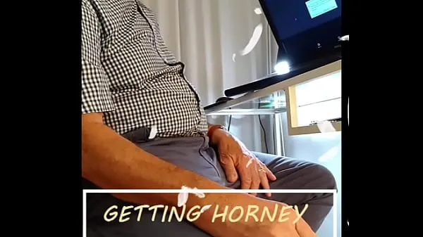 Video tenaga GETTING HORNY EDITTING MY PORN STARRING BENGEEMAN baharu