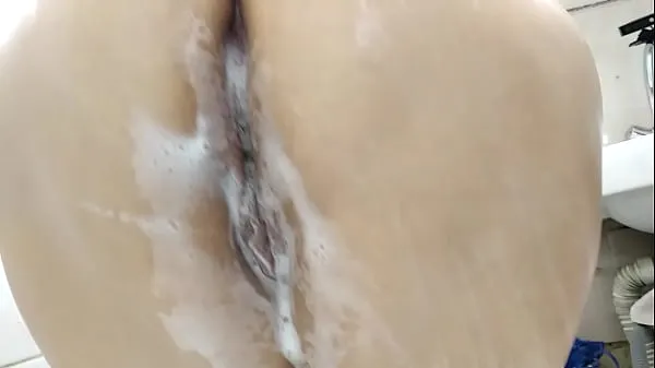 مقاطع فيديو جديدة للطاقة Charming mature Russian cocksucker takes a shower and her husband's sperm on her boobs