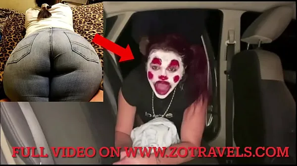 Video tenaga Fat Cheeks White Girl Gets Throated and Fucked as a Clown baharu