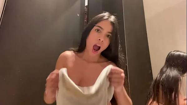 Nieuwe They caught me in the store fitting room squirting, cumming everywhere energievideo's