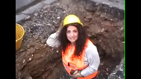 مقاطع فيديو جديدة للطاقة Jessica Italian Milf fuck the workers