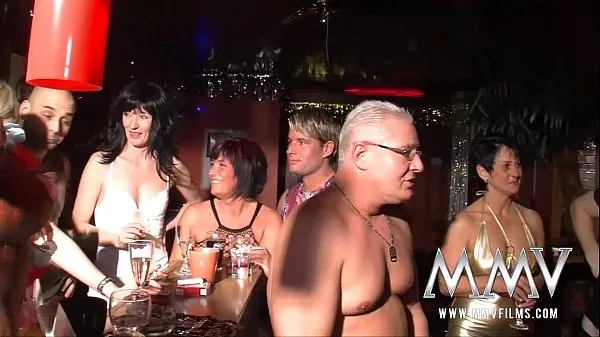 Nové videá o MMV Films wild German mature swingers party energii