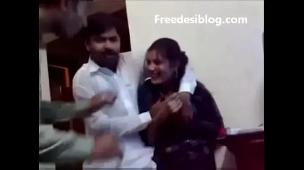 Nuovi video sull'energia Pakistani Desi ragazza e ragazzo si divertono nella stanza dell'ostello