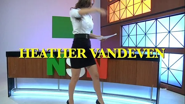 نئی Emily Addison & Heather Vandeven - Naked News توانائی کی ویڈیوز