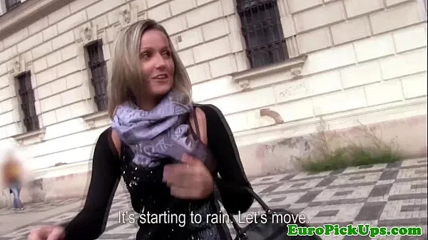 Video Euro girlnextdoor devours cock outdoors năng lượng mới