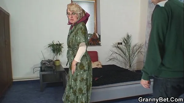 Neue Einsame alte Oma gefällt einem jungen MannEnergievideos